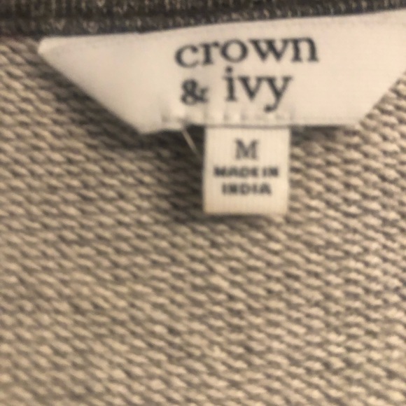 Crown & Ive Ladies Pullover Sz.M Like New Grey with Adorable White Accent - Picture 2 of 4